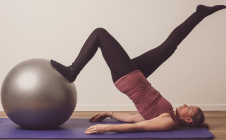 Har du lyst til at prøve kræfter med et pilateshold hvor man får lidt mere sved på panden og får prøvet lidt flere af de svære øvelser end på de normale matwork hold? Så tilmeld dig dette hold 😅 Det kører fast hver tirsdag kl. 18 samt torsdag kl. 16.45 Den perfekte motionsform - sjovt og udfordrende 😃 Skriv til Anna på tlf: 27211449 hvis du vil høre mere eller booke dig en plads på holdet 😊